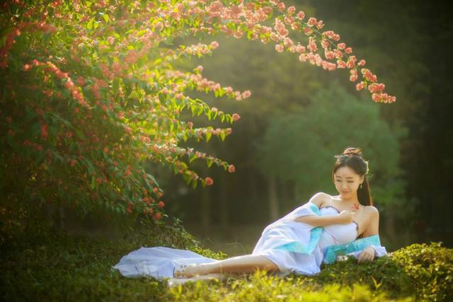 白朴的四首《天净沙》小令，文采隽永，写尽了春夏秋冬之美！