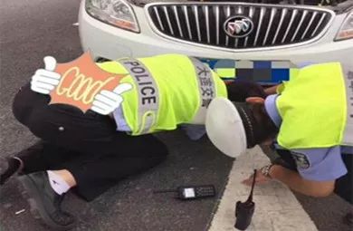 盛夏送清凉，温暖交警心