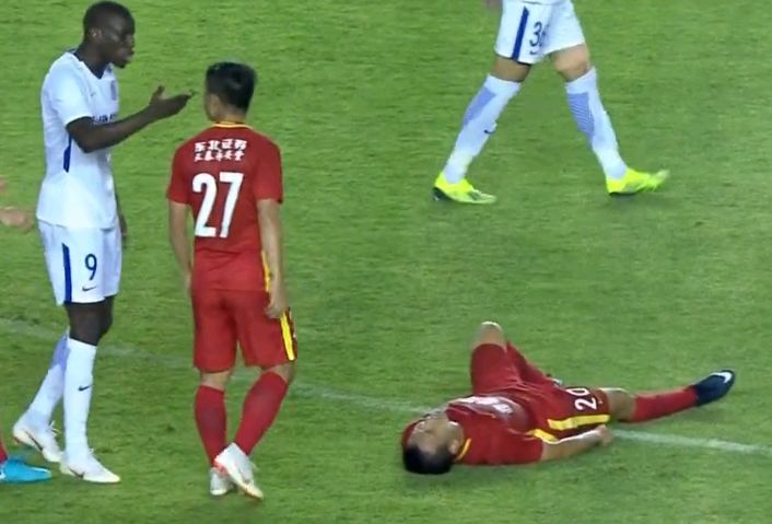 登巴巴发表什么言论,登巴巴被种族歧视