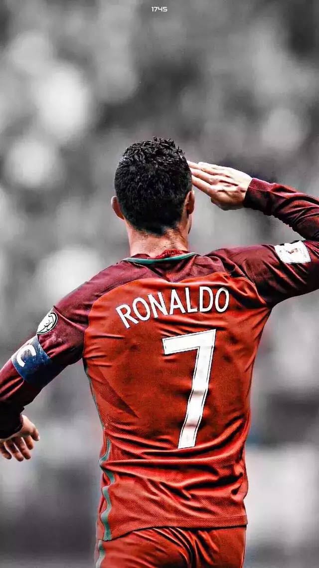 天下足球封神伯纳乌文案,天下足球催泪解说c罗完整版