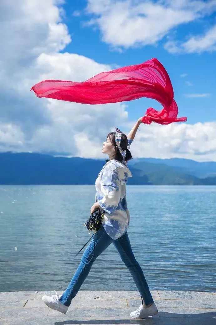 阚清子短发中分两股编发教程,阚清子同款短发发型适合什么脸型