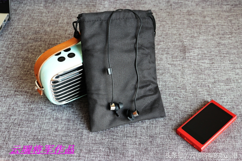 蓝牙耳机一会左耳一会右耳,蓝牙耳机一会响一会不响怎么回事