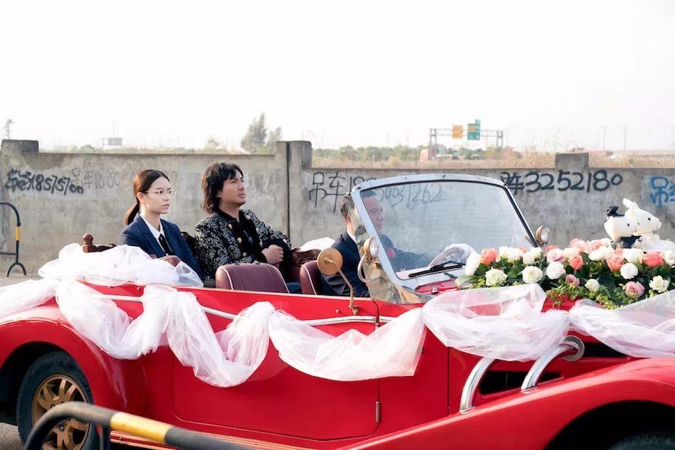 给你十个亿,你会让身边的人跪舔吗?