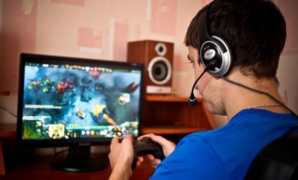 大学，自己买的电脑放着不用却去网吧抢位子，原因你可能不信