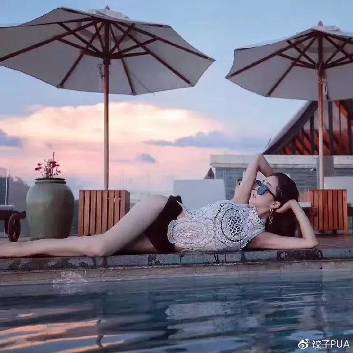 转发3000名媛实录：亲着假脸，摸着假奶，听了段假高潮？