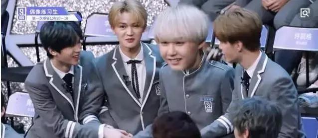 乐华七子久违的合体,乐华七子西装