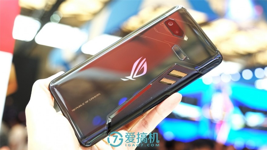 华硕rog游戏手机2上手视频,华硕游戏手机rog全套