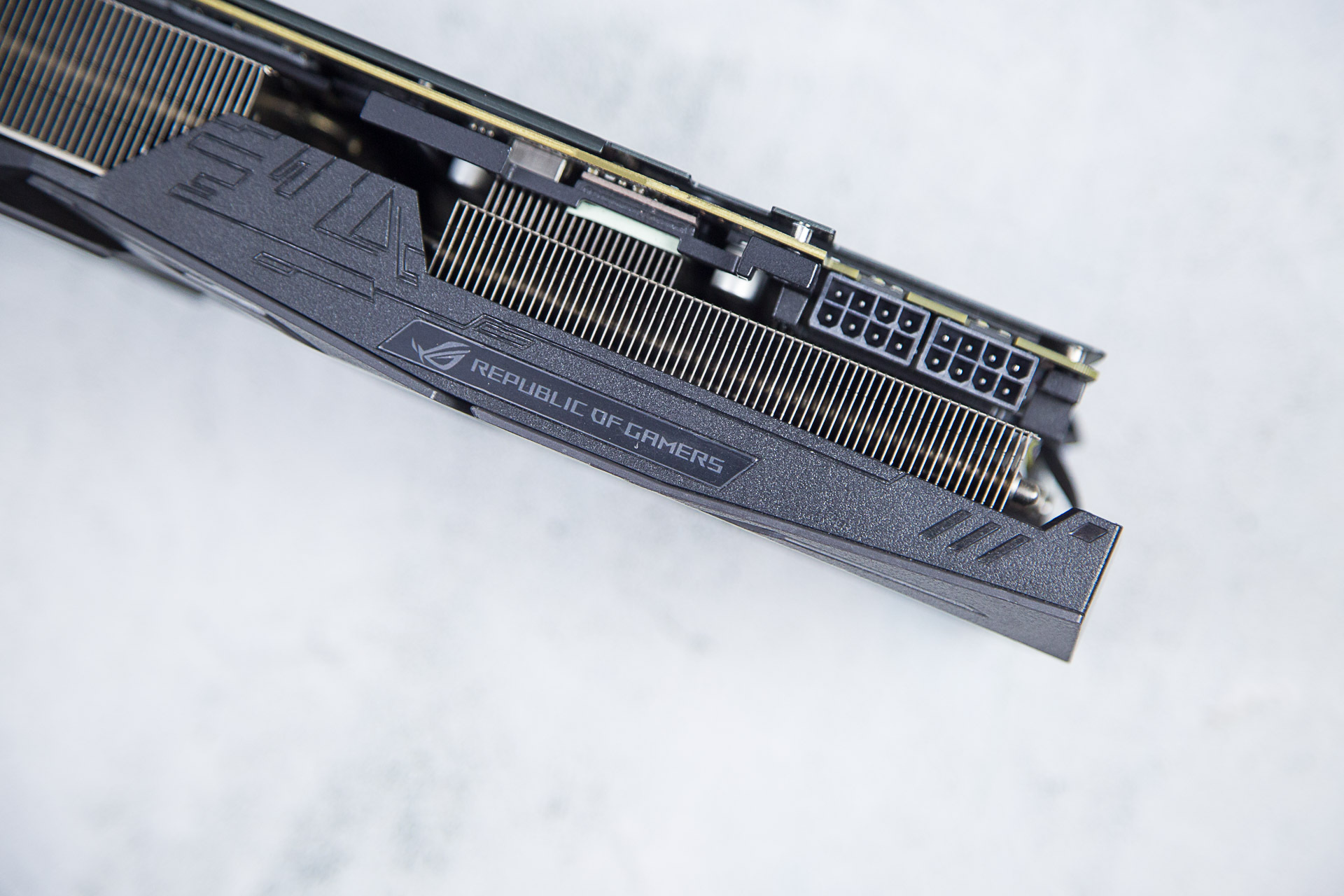 华硕1070ti显卡怎么装,华硕1070ti装机效果