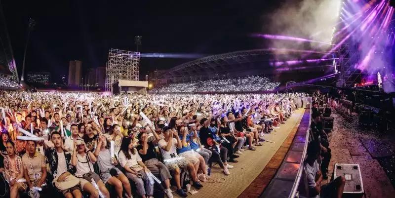 薛之谦在上海参加张学友演唱会,张学友薛之谦清唱