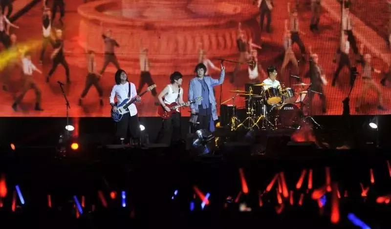 薛之谦在上海参加张学友演唱会,张学友薛之谦清唱