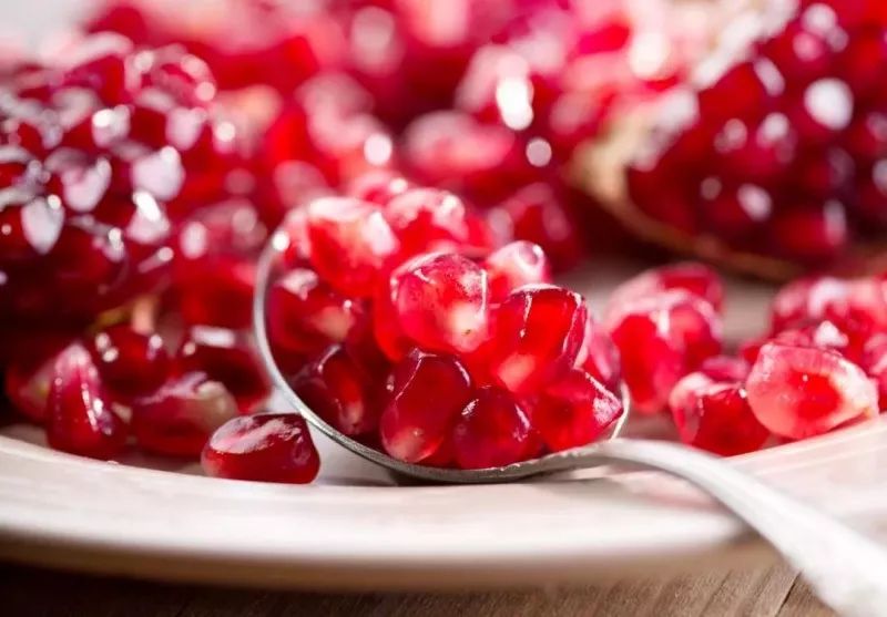 酸酸甜甜就是我原创是英文歌曲吗,酸酸甜甜就是我清唱女