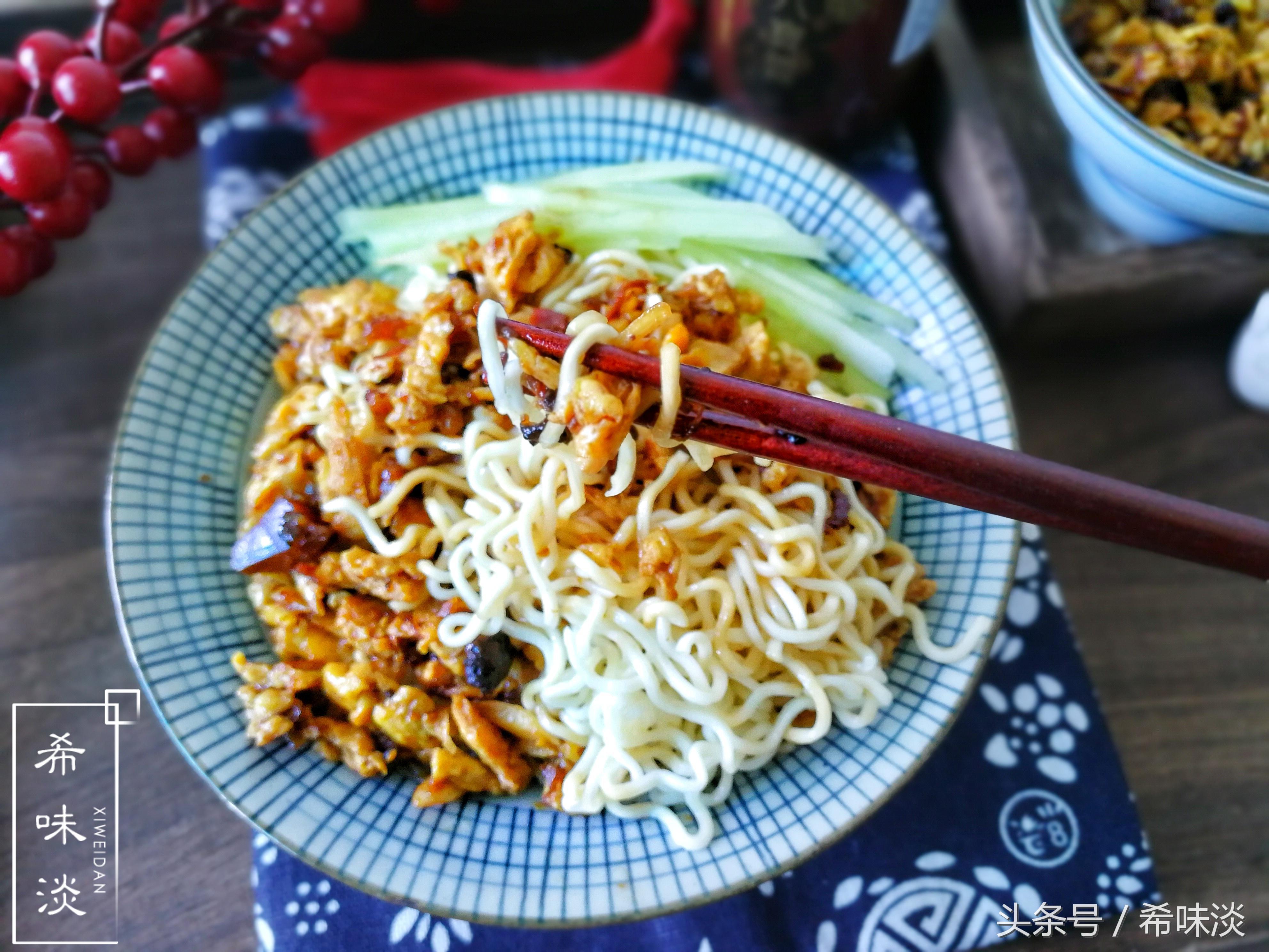 面条这样做实在太香了外酥里嫩 (面条这样做特香超美味好吃)