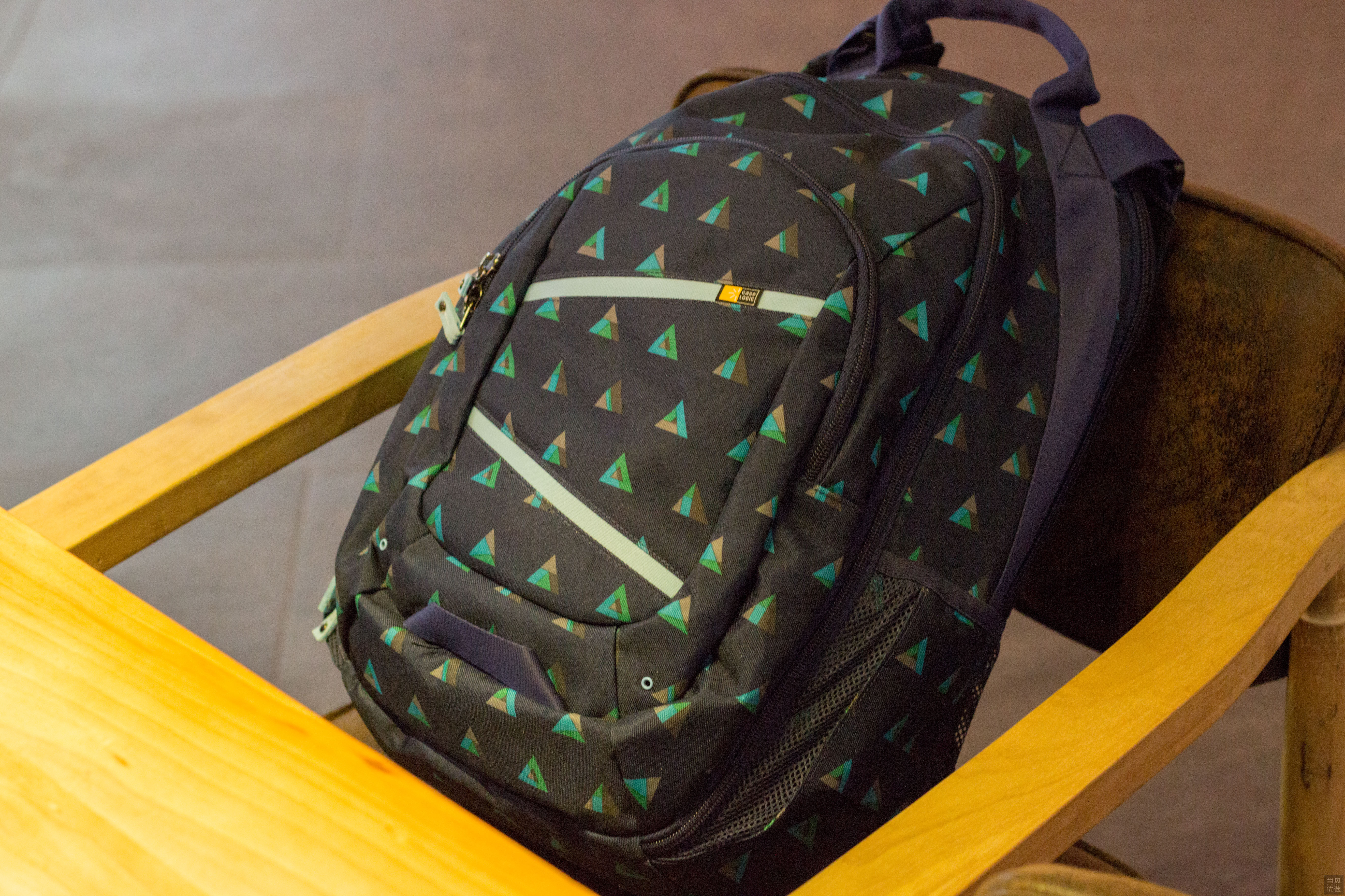 caselogic双肩电脑包防水吗,杰斯伯双肩包测评