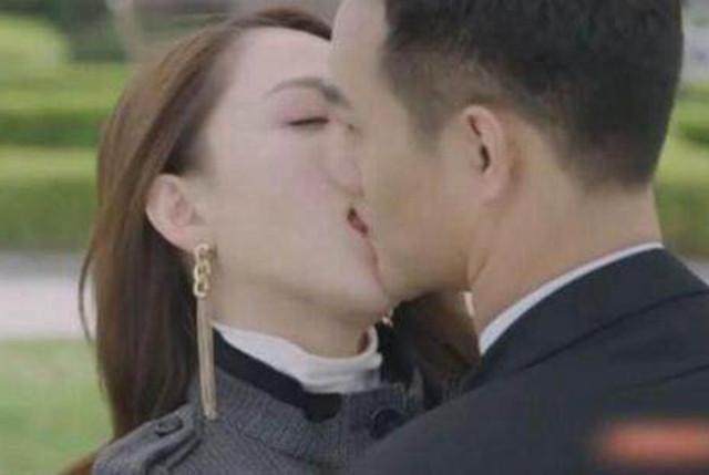 演员在拍吻戏时有哪些是真吻,女明星拍吻戏前有多麻烦