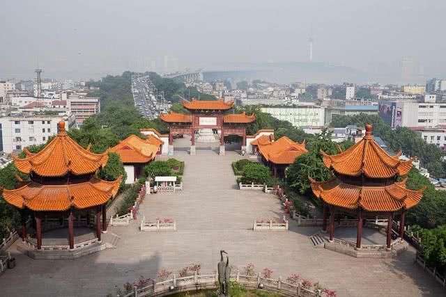 江南三大名楼之一天下江山第一楼,江南三大名楼之首可以去看看