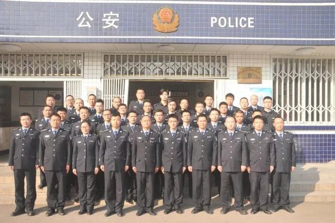 四川逃犯砍杀2警察：误以为仇人藏身派出所疯狂报复