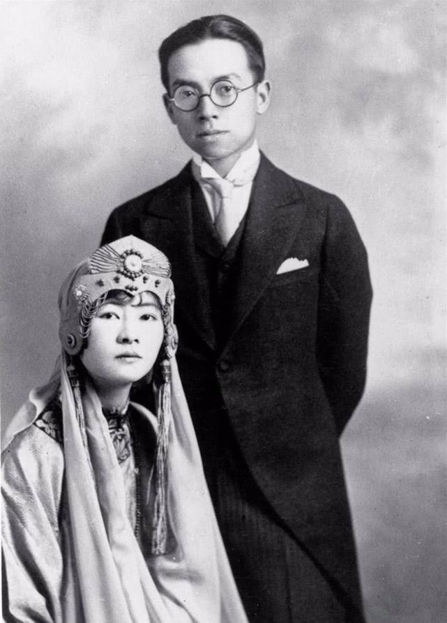 她是民国“第一女神”，与三个男人纠缠不清，网友：就是个绿茶