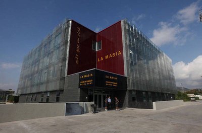 梅西接过阿根廷队长,梅西下半场上场戴队长袖标