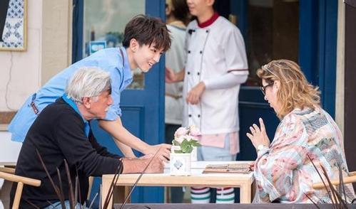 王俊凯霸气瞬间,王俊凯不经意动作让粉丝大叫