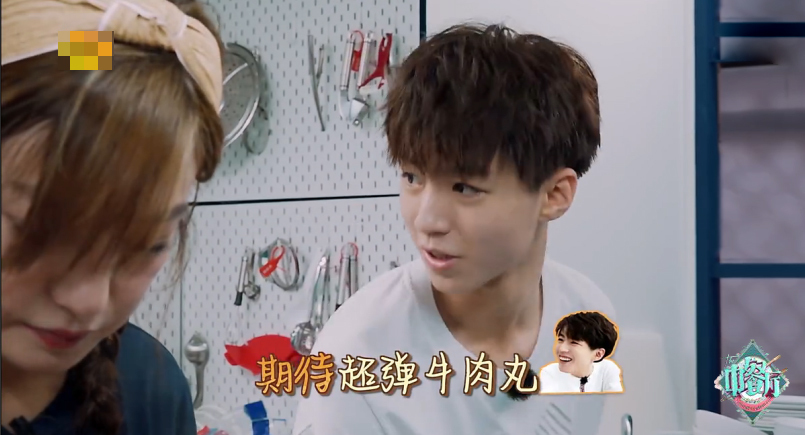 王俊凯霸气瞬间,王俊凯不经意动作让粉丝大叫