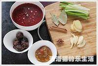 糖醋小排是道江浙名菜，甜酸口儿可以热着吃，可以放凉了当凉菜吃