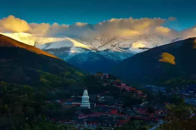 五月份的五台山风景,五台山五祖庙
