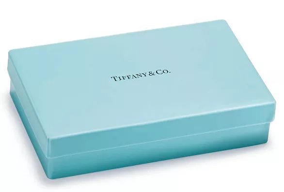 还记得你们吐槽过的Tiffany曲别针吗？王菲把它变成了耳环！