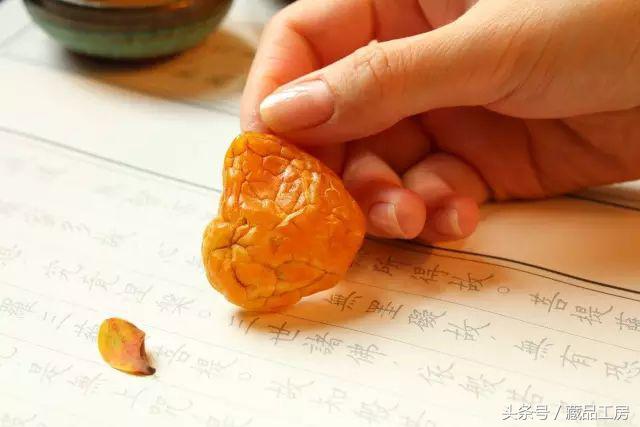 蜜蜡怎么突然裂了,蜜蜡没磕没碰居然裂了为啥呢