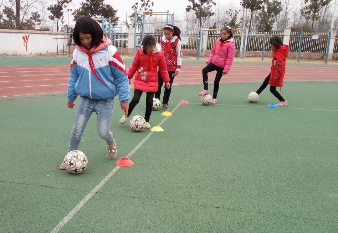你的数学是足球老师教的吗,你的足球是数学老师教的吗