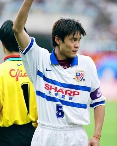 范志毅怒打球迷是哪年,范志毅球场发脾气集锦