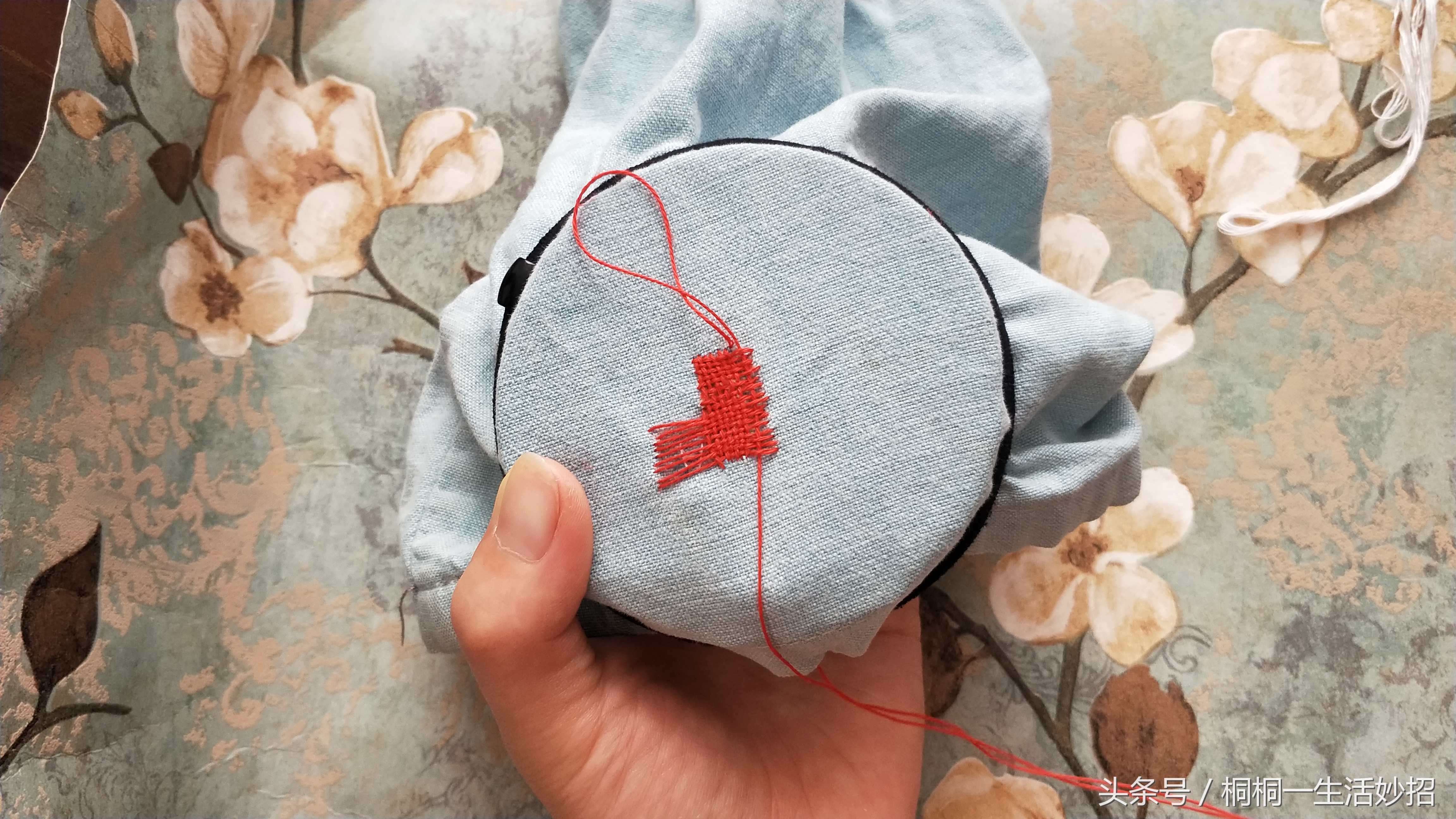 三角口子的手工织补,衣服破三角口子怎么缝补