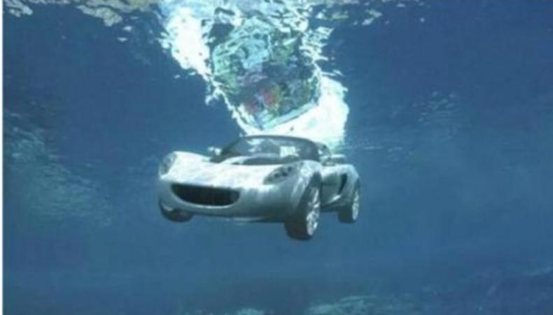 车子坠河如何自救,车辆坠河如何自救