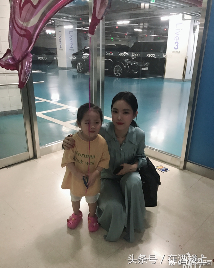 韩国女团apink孙娜恩黄色发色,apink女团孙娜恩