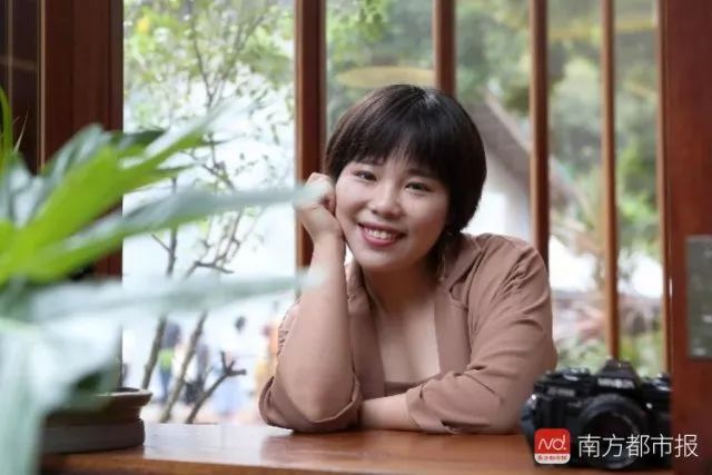 一名26岁的娄底女孩在深圳“故事换写真”记录别人的生活