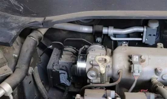 清洗节气门喷油嘴后油耗反而高了,节气门清洗后油耗高怎么办