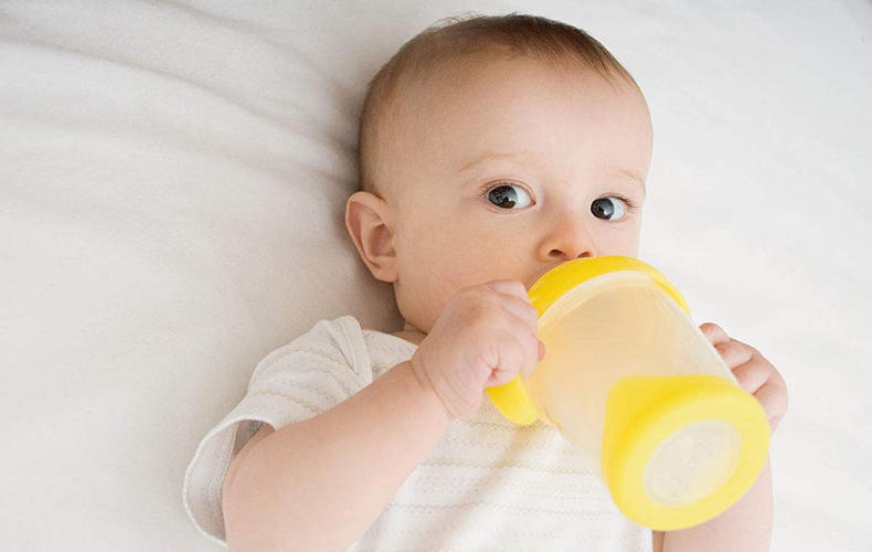 宝宝选吸管杯怎么选,什么样的吸管杯宝宝容易接受