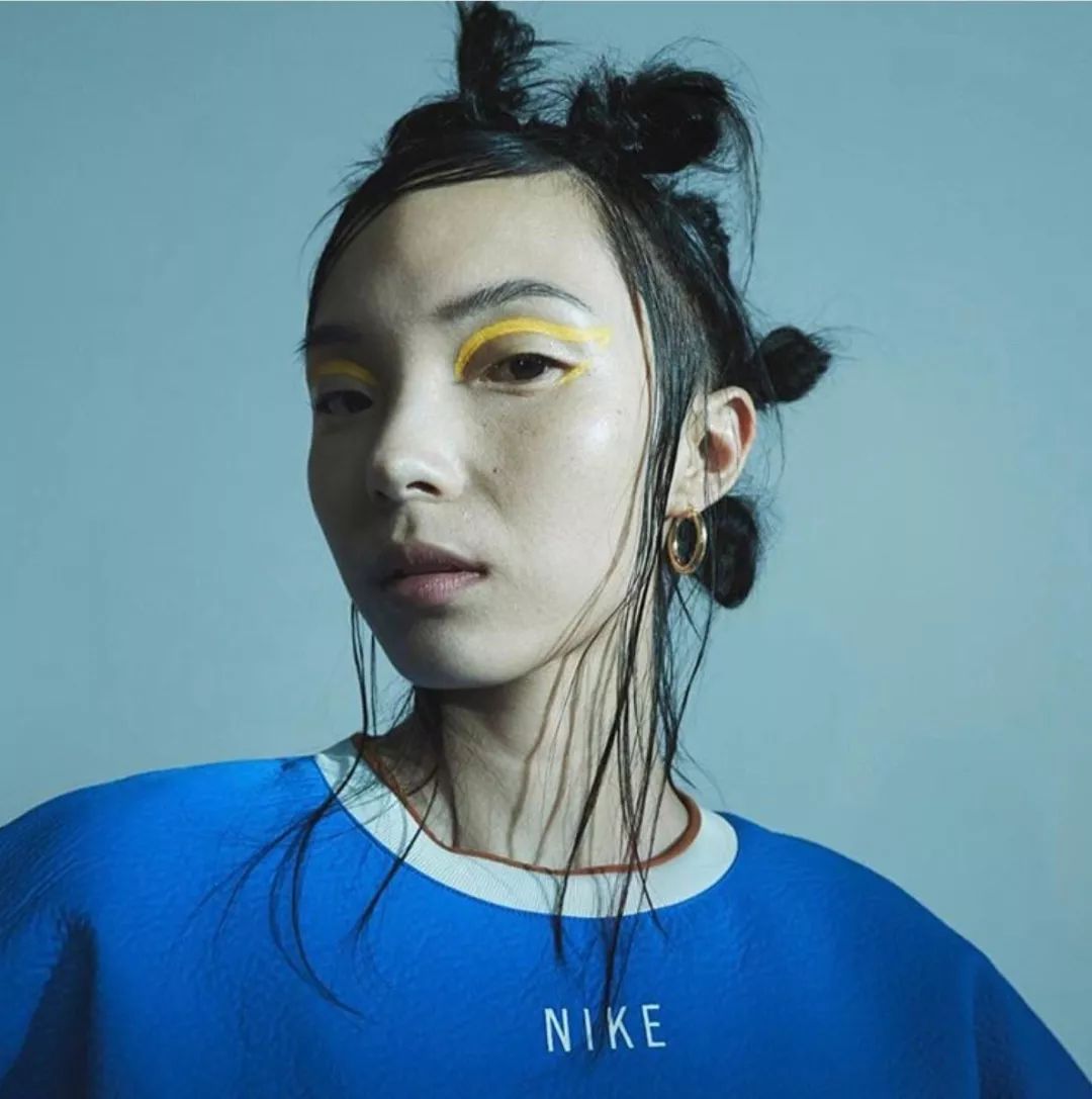 雎晓雯和国外模特拍广告,超模雎晓雯穿搭