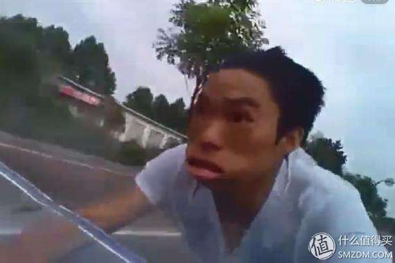 小心骑得万年摩：如何在城市摩托骑行中获得最大安全保证