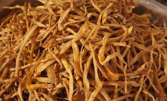 一盘“秋葵”下肚，济南一男子失去意识！菜市场里的这些“毒菜”看清楚了，千万别买错了！