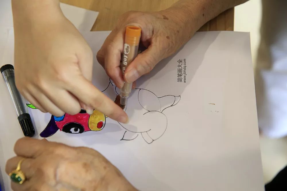 智能卫生护理机器人,自动化清洁厕所的机器人