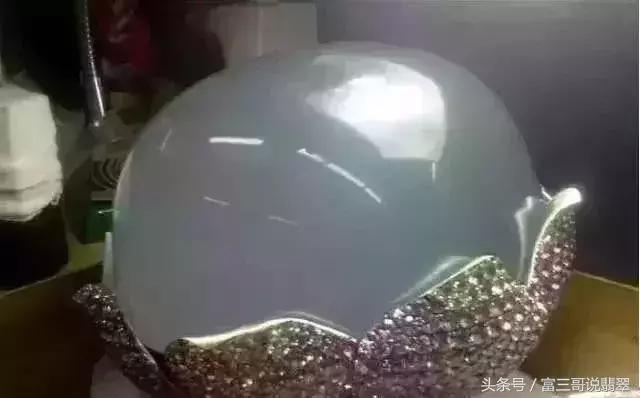 缅甸翡翠摆件翡翠观音挂件价格,花100万购买的翡翠