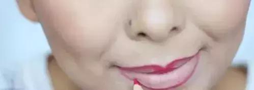 怎样涂口红不掉色方法简单,涂口红的100个小技巧
