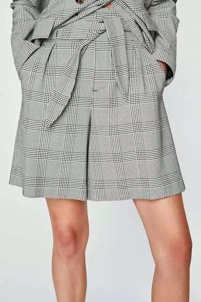 到公司上班可以穿短裤吗 (短裤怎么穿出高级范儿)