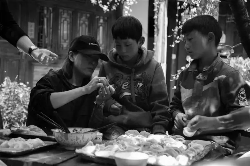 从马来西亚全职太太到丽江单身生活，她生命中的这些感动我