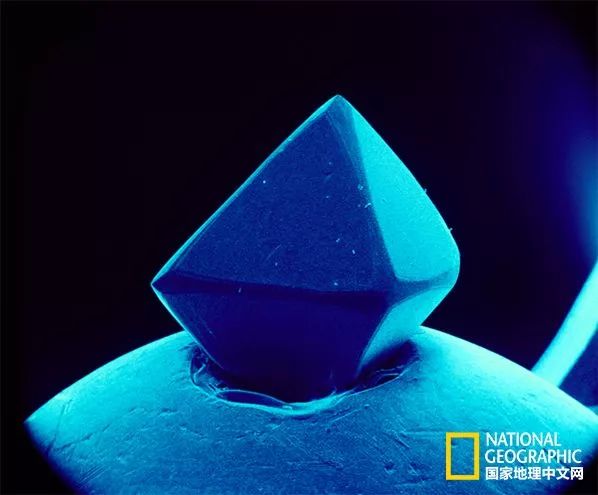 目前地球有没有比钻石还珍贵 (地球大量钻石)