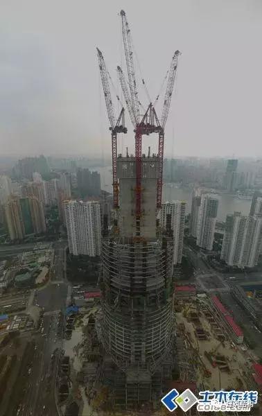 上海中心大厦127层怎么有632米,上海中心大厦632米127层内部