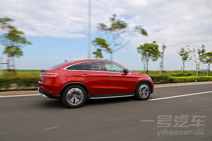 开gle400,沉浸式体验奔驰gle400coupe