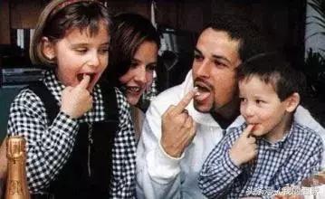 看哭足球狗：似曾相识的故事，与众不同的爱情