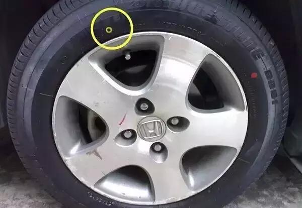 轮胎上的小细节图解,轮胎上有小点点是什么