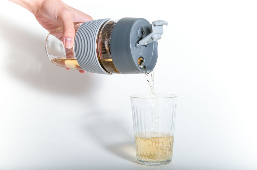 一颗球就能让茶水分离？王菲都爱不释手的丹麦茶杯